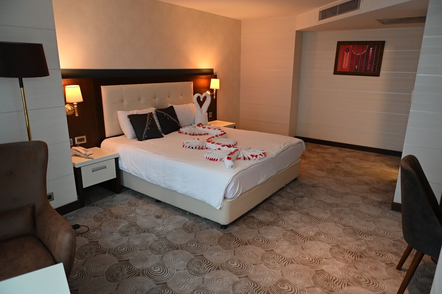 Suite | In-room safe, soundproofing, free WiFi, bed sheets