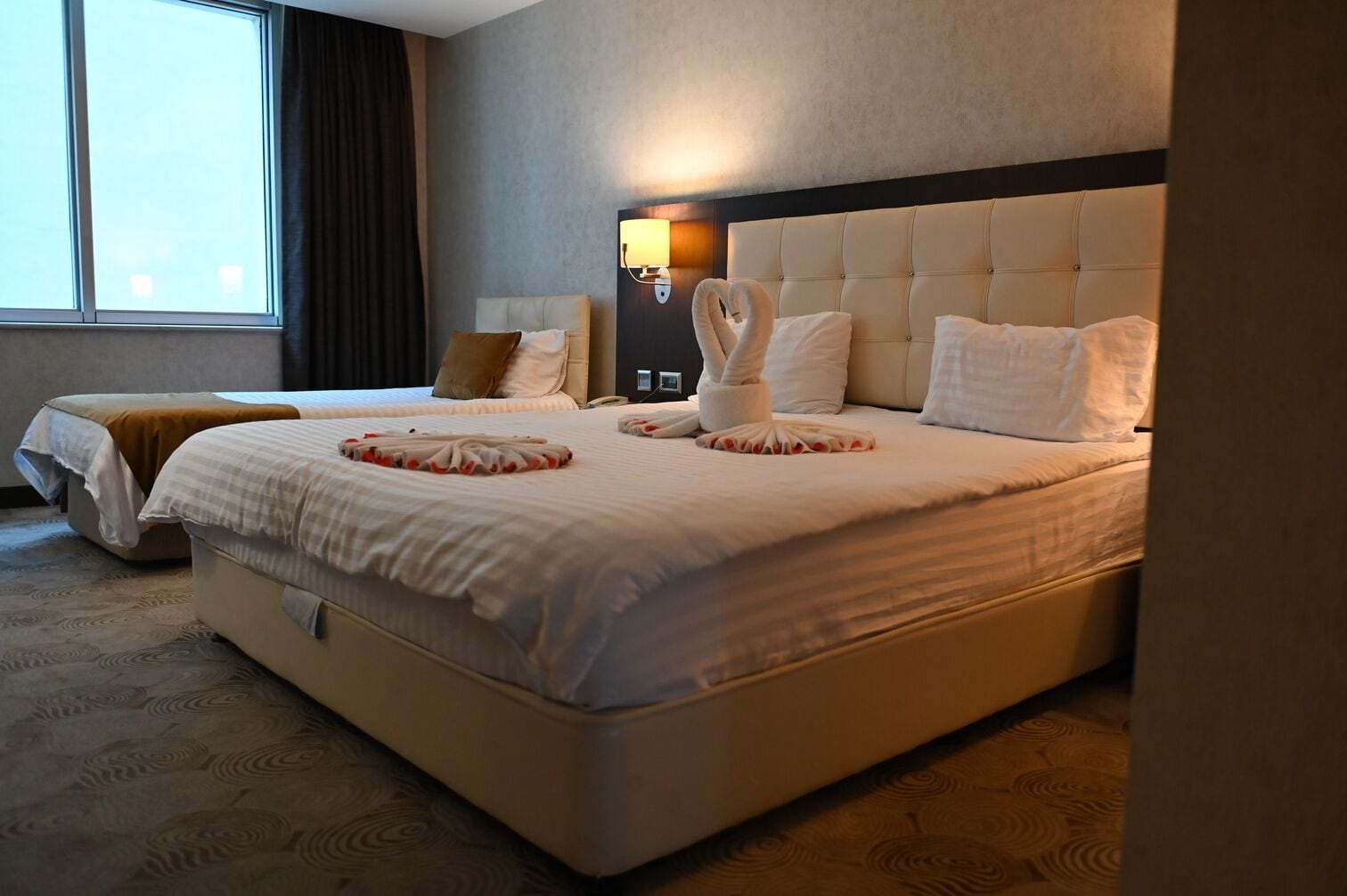 Caja de seguridad en la habitación y sistema de insonorización 