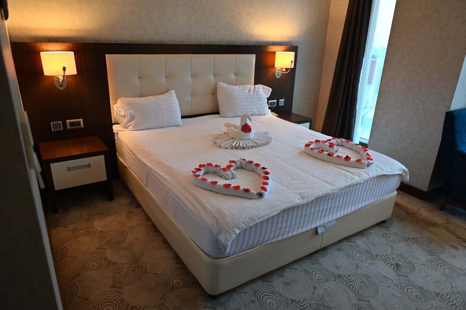 Caja de seguridad en la habitación, insonorización y wifi gratis 