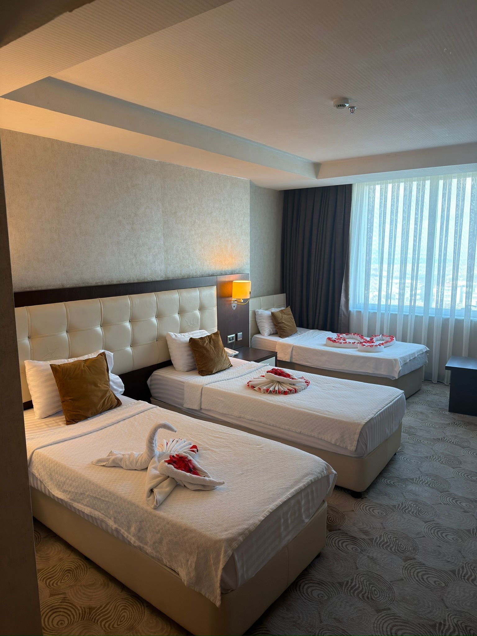 Triple Room | In-room safe, soundproofing, free WiFi, bed sheets