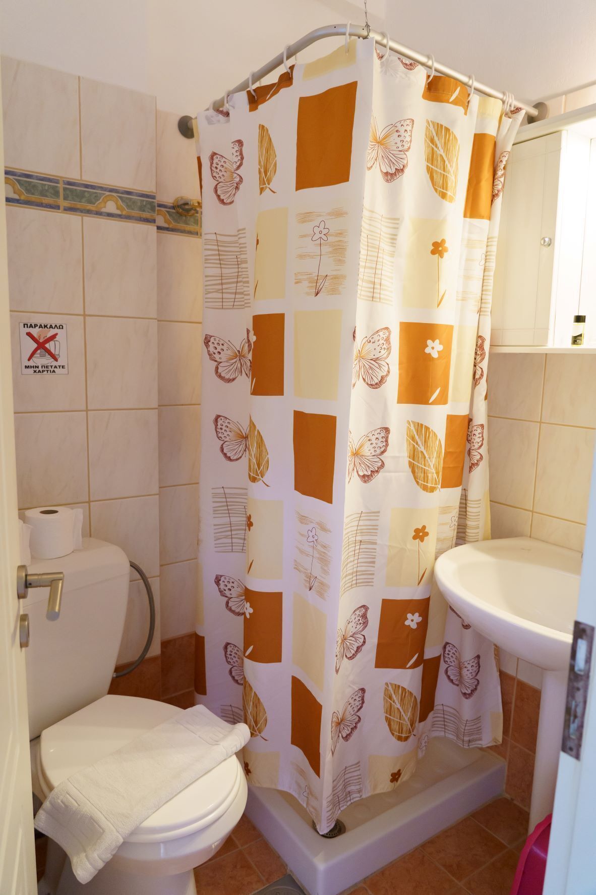 studio, sea view | bathroom | shower, towels
