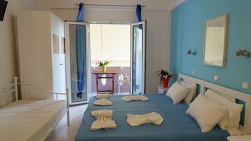 Triple Room | In-room safe, iron/ironing board (on request), WiFi (free), bed sheets