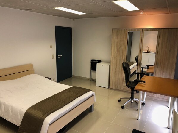 Premium bedding, desk, rollaway beds, free wired Internet