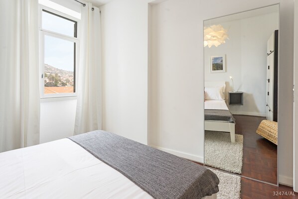 2 chambres, fer et planche à repasser, Wi-Fi, draps fournis