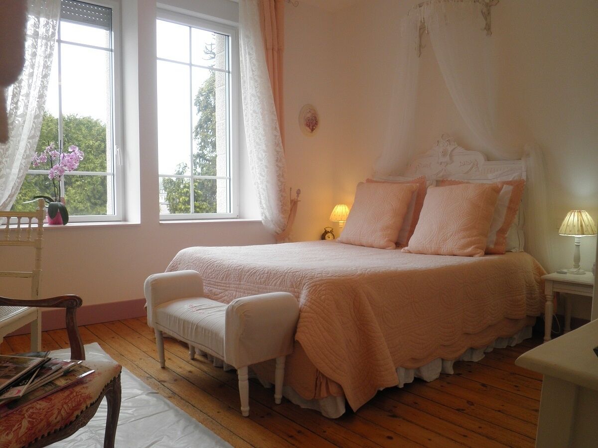 Deluxe Double Room, 1 Bedroom, Private Bathroom | Desk, soundproofing, iron/ironing board, free cribs/infant beds