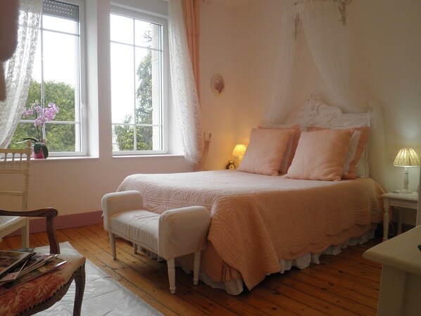 Deluxe-Doppelzimmer, 1 Schlafzimmer, eigenes Bad | Schreibtisch, schallisolierte Zimmer, Bügeleisen/Bügelbrett