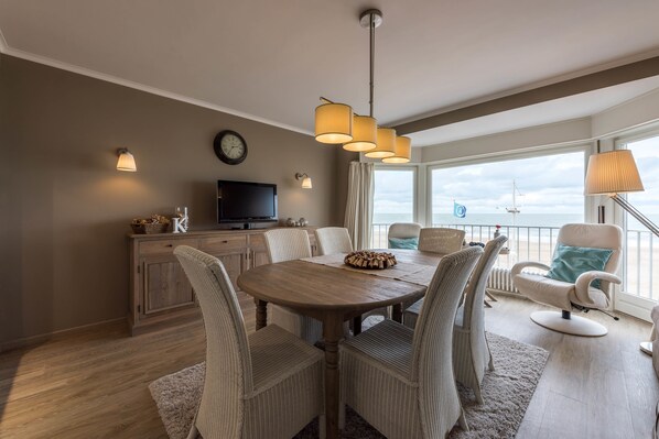 Appartement, 2 slaapkamers | 2 slaapkamers, een strijkplank/strijkijzer, babybedden, gratis wifi