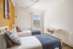 3 bedrooms, iron/ironing board, WiFi, bed sheets - Jasmineiro I, sea and mountain views (Funchal)