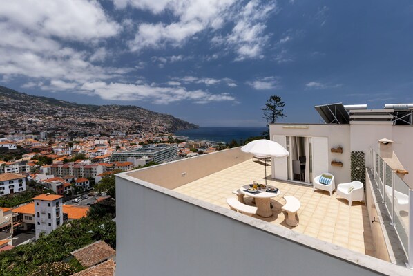 Terrace/patio - Jasmineiro I, sea and mountain views (Funchal)