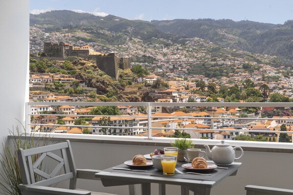 Dining - Jasmineiro I, sea and mountain views (Funchal)