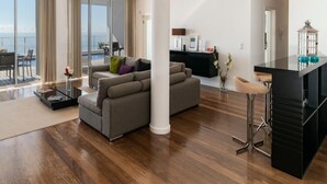 Smart TV, fireplace, video game console, DVD player - Fonte do Mar 1 - Four Bedroom Villa, Sleeps 8 (Caniço)
