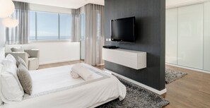 4 bedrooms, desk, soundproofing, iron/ironing board