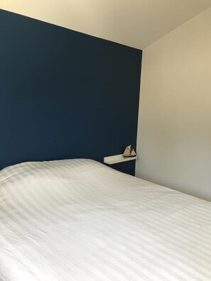 4 bedrooms, iron/ironing board, travel crib, free WiFi