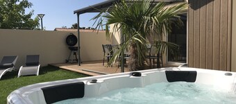 Air-conditioned house with jacuzzi called "Kauaï", 4 Bedrooms, 8 People