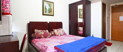 Deluxe-huone | Työpöytä, silitysrauta/-lauta, vuodevaatteet