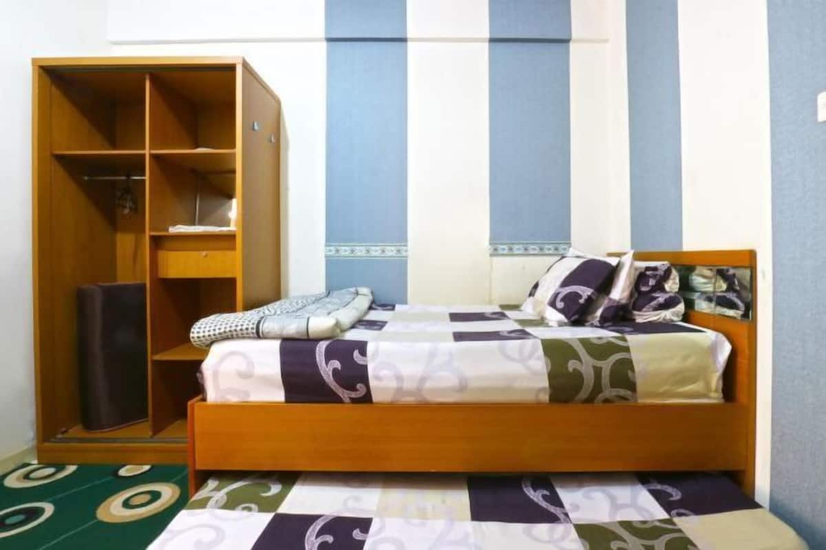 Desk, iron/ironing board, bed sheets