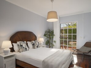 3 bedrooms, iron/ironing board, WiFi, bed sheets - Garajau I, quiet apartment with garden (Caniço)