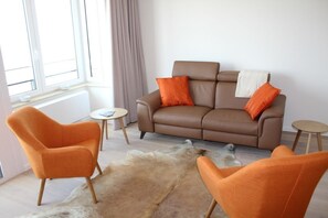 Appartement, 2 slaapkamers, keuken | Woonkamer | Flatscreentelevisie