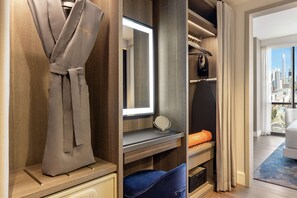 Egyptian cotton sheets, premium bedding, pillowtop beds, minibar