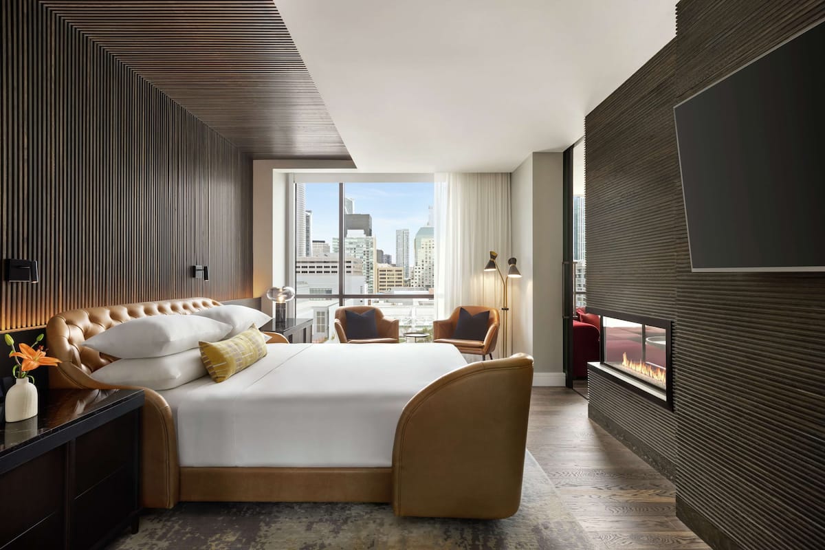 Suite, 1 kingsize bed, open haard (Landmark View) | Lakens van Egyptisch katoen, luxe beddengoed, pillowtop-bedden