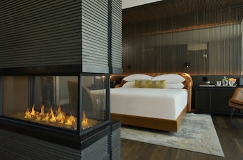 Suite, 1 Bedroom, City View | Egyptian cotton sheets, premium bedding, pillowtop beds, minibar at Canopy by Hilton San Francisco SoMa