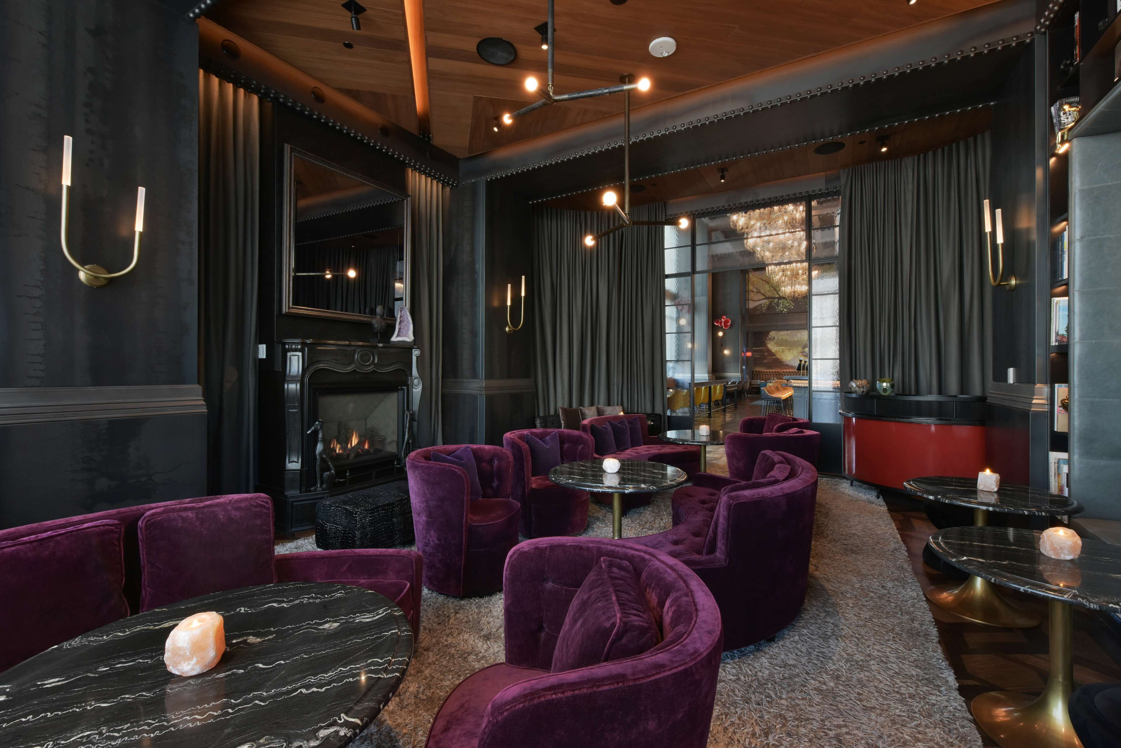 3 bars/lounges
