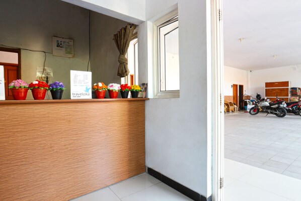 Reception - Tenacity Guesthouse (West Cirebon)