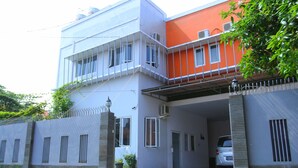 Front of property - Tenacity Guesthouse (West Cirebon)
