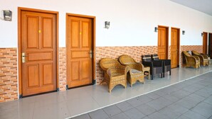 Property grounds - Tenacity Guesthouse (West Cirebon)