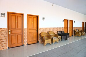 Property grounds - Tenacity Guesthouse (West Cirebon)