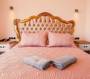 Habitación estándar doble | Ropa de cama de alta calidad, edredones de plumas, caja fuerte