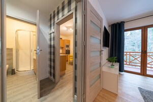 华丽开间套房, 山景 | 1 多间卧室、高档床上用品、熨斗/熨衣板、免费 WiFi