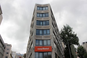 Front of property - easyHotel Lisbon (Lisbon)