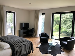 1 habitación, cubrecamas y caja de seguridad en la habitación