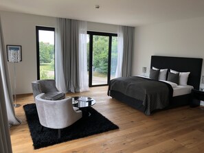 컴포트 스위트 (Suite No. 14) | 오리/거위털 이불, 객실 내 금고, 책상, 암막 커튼