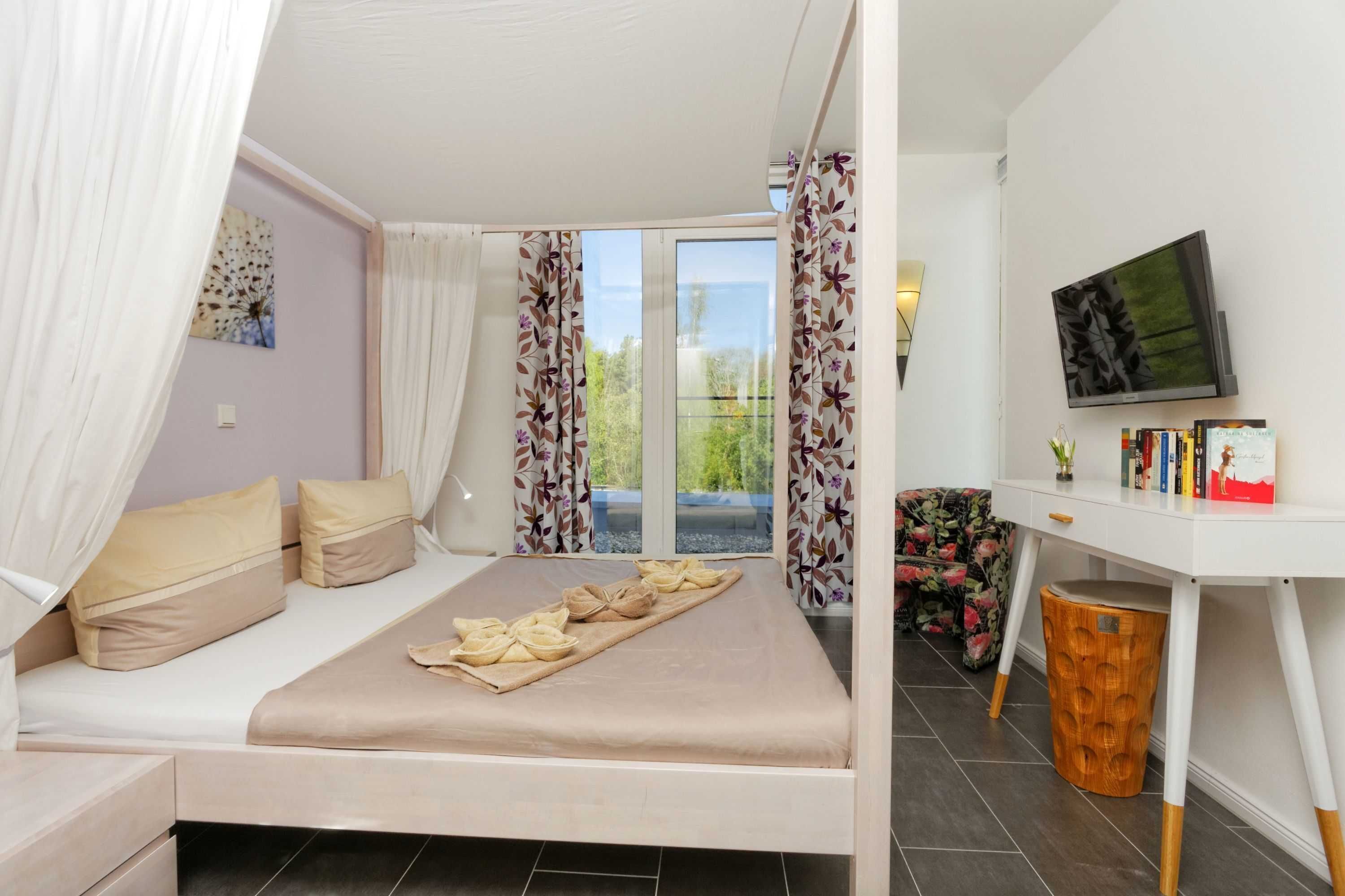 2 Schlafzimmer, Zimmersafe, Schreibtisch, Bügeleisen/Bügelbrett