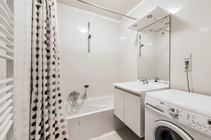 Apartment, 2 Bedrooms | Bathroom