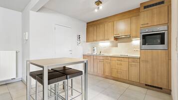 Apartment, 2 Bedrooms | Private kitchen | Fridge, microwave, oven, stovetop