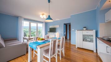 Comfort Apartment, 1 Bedroom, Mountain View | Private kitchenette | Fridge, microwave, stovetop, dishwasher