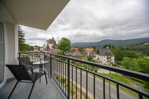 Apartamento familiar, 1 habitación, vistas a la montaña | Balcón