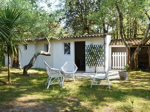 Property grounds - Beachfront Getaway with Garden and Independent Annex - Les Portes en Ré (Les Portes-en-Ré)