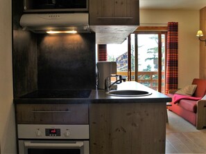 Réfrigérateur, micro-ondes, four, lave-vaisselle