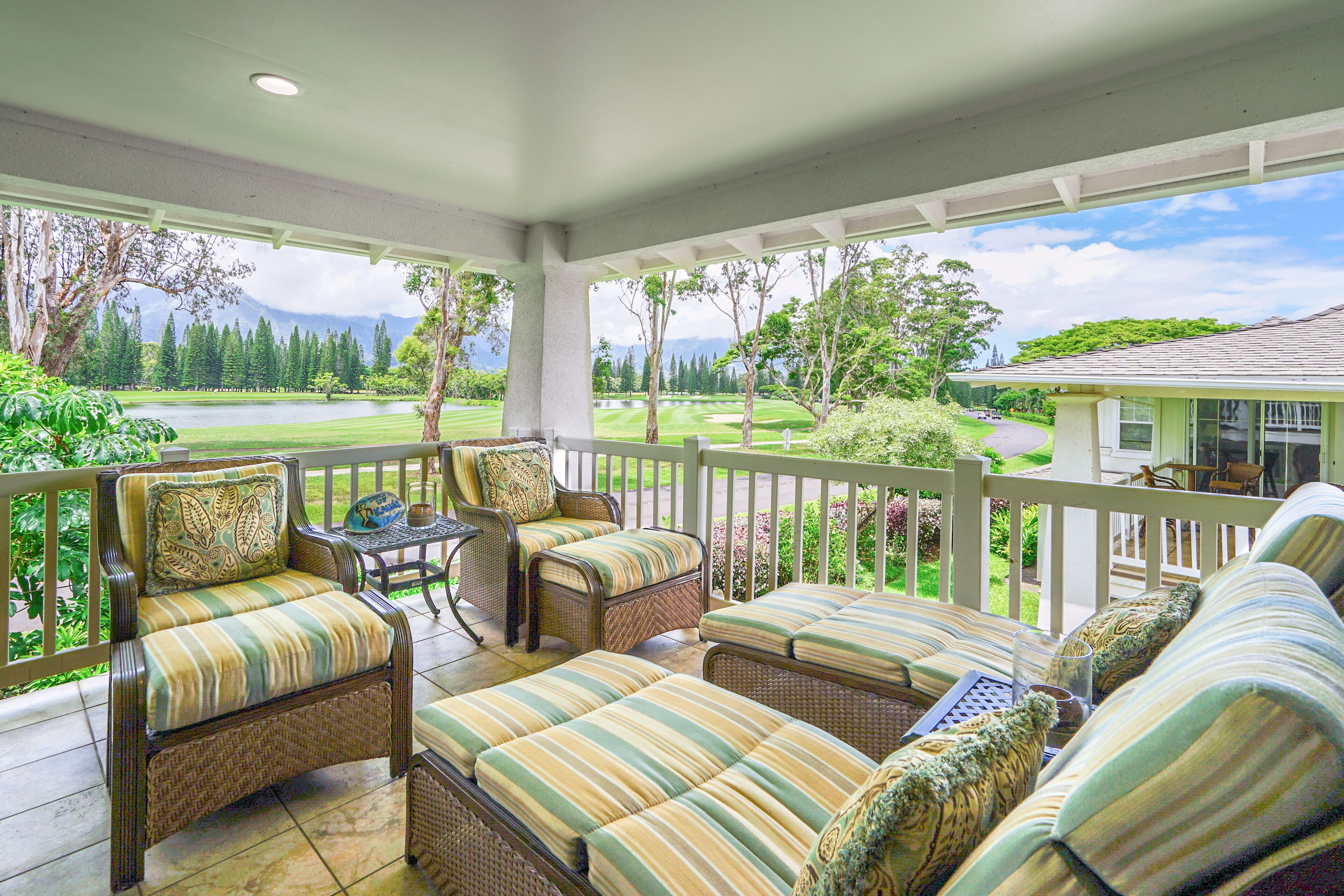 Beautiful condo with pool with waterfall, hot tub & mountain view - near shops