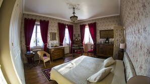A bedroom with a large bed, a dresser, a chair, and a desk. - Le Clos des Tanneurs (Taponas)