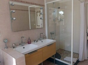 Chambre Double | Salle de bain