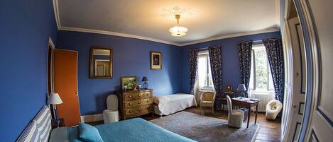 1 chambre, décoration personnalisée, ameublement personnalisé, bureau