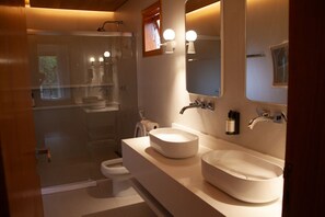 Exclusive Double Room, 1 Queen Bed, Non Smoking, Garden View | Minibar, in-room safe, laptop workspace, blackout drapes - Hotel Terras Altas (Itapecerica da Serra)