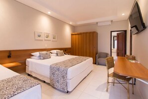 Deluxe Room, Pets Allowed | Minibar, in-room safe, laptop workspace, blackout drapes - Hotel Terras Altas (Itapecerica da Serra)