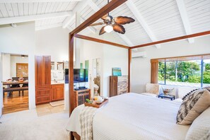 4 bedrooms, iron/ironing board, internet, bed sheets - Spacious home with charming views from lanai - walk to the beach (Princeville)