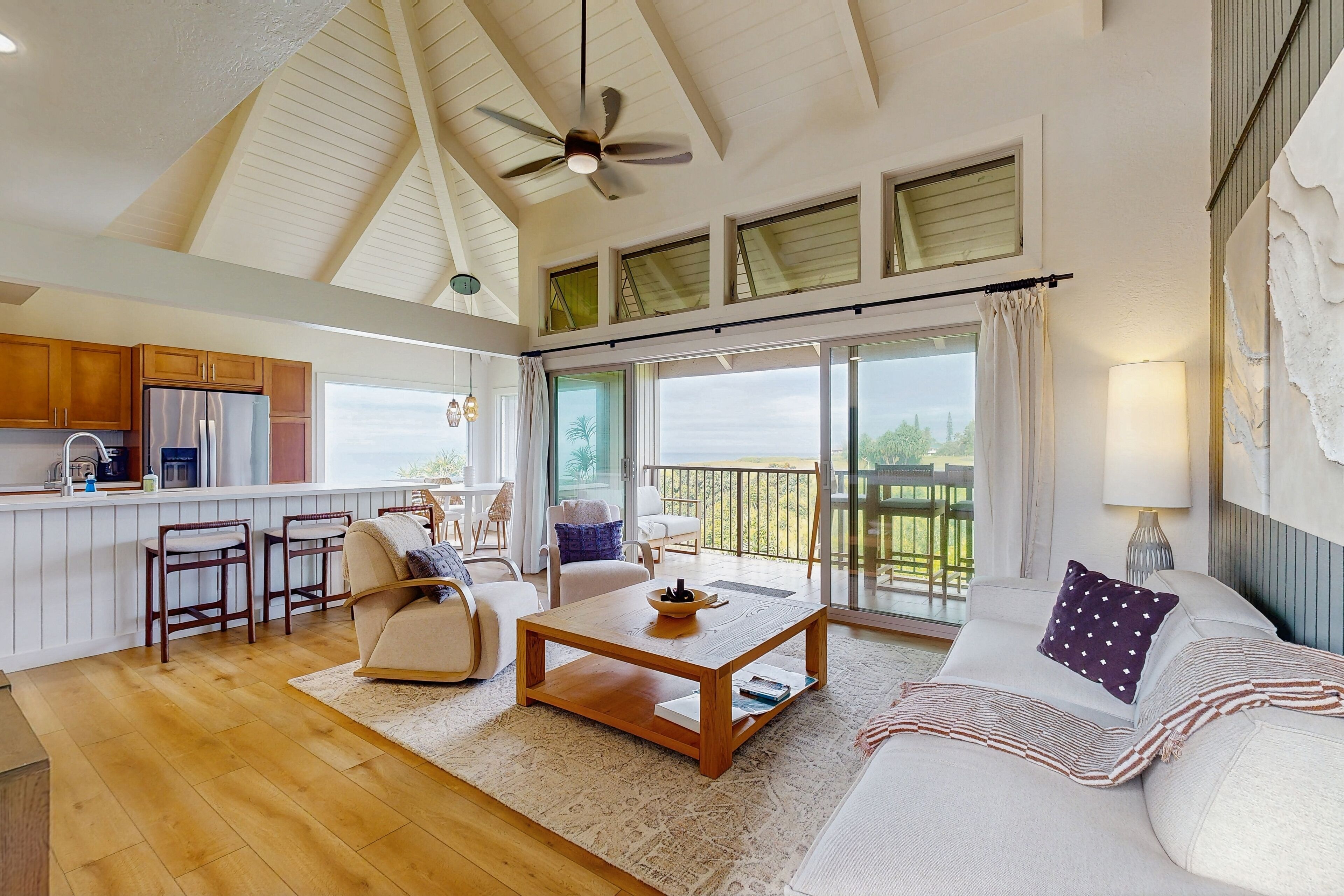 Televisión, reproductor de DVD, libros y videoteca 